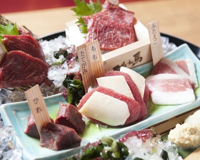 馬刺し、834円で食べ放題！

