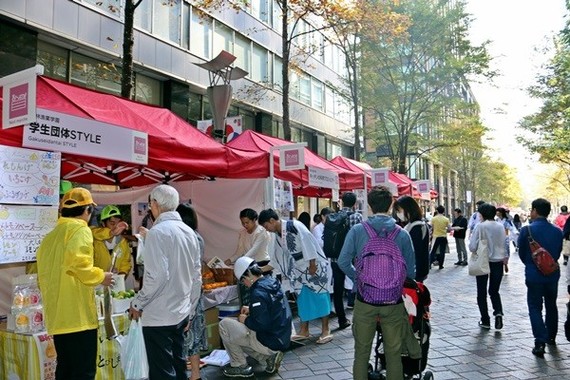 農業に取り組む学生のアイデアがつまったエリア（仲通り）