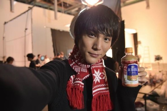 中川大志さんも写真撮影に挑戦し…
