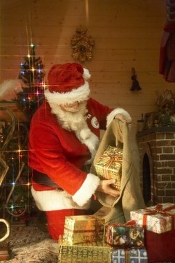 大きな袋の中にはプレゼントが
