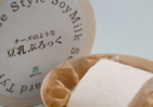 チーズじゃないよ！　大豆からできた「豆乳ぶろっく」、チーズと違和感なしと話題