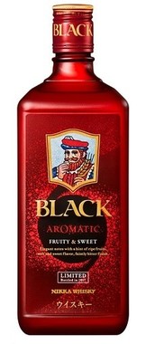 印象的な赤いスクエアボトル