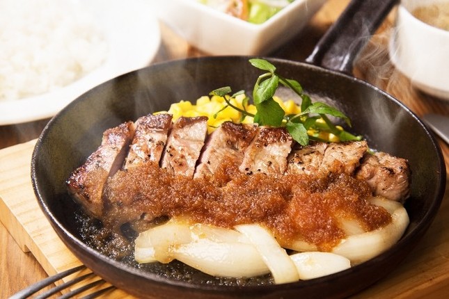 肉の頂点を極めるサーロインステーキもこの期間500円