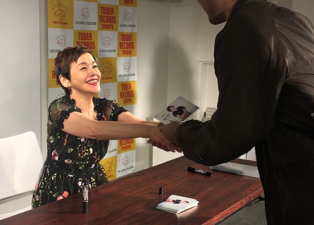 握手会には大行列