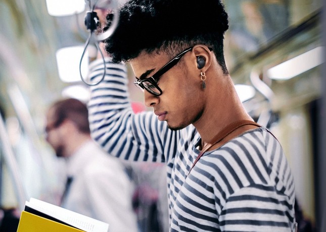 「Galaxy Gear IconX」（サムスンの商品サイトより）