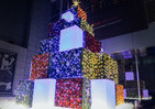 表情によって色が変化！　体験型ツリー「Blooming Gift Tree」が近未来