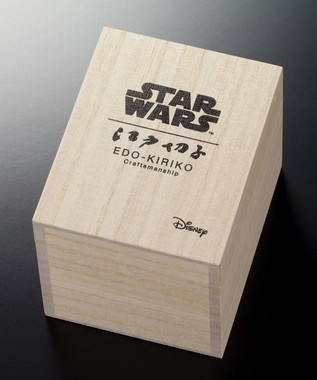 ロゴ入りの高級桐箱でお届け