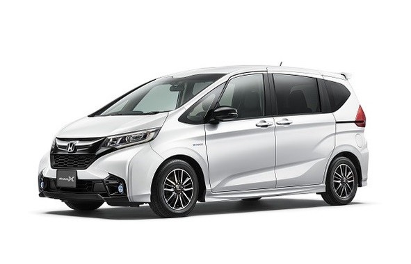 広い室内、高燃費性能、先進安全運転支援システム搭載のコンプリートモデル
