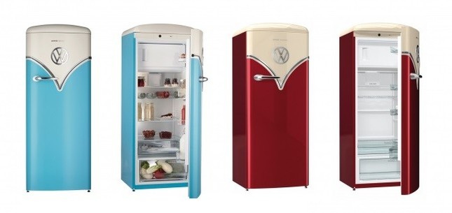 レトロだけど新しい冷蔵庫とヒストリックカーのコラボ
