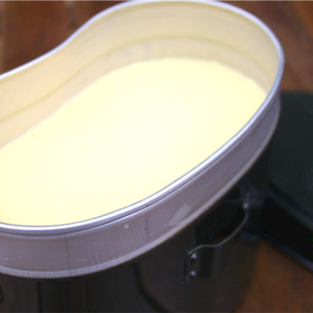 「飯ごうでDoプリン」の名のとおり、飯ごうにプリンが入っている（画像は「成田ゆめ牧場」オンラインショップより）