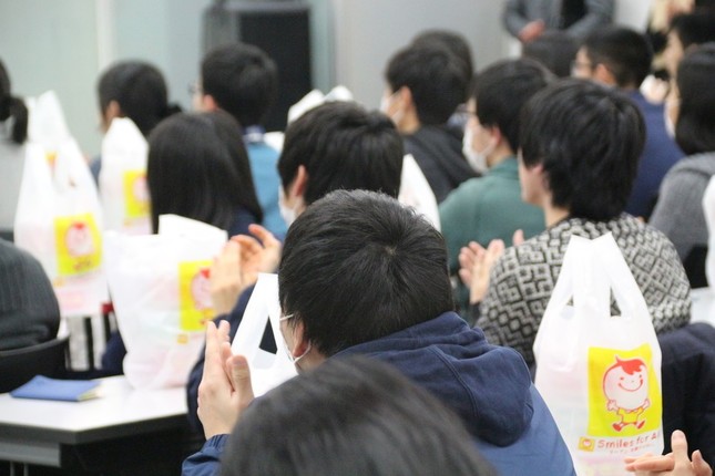 多数の受験生が参加した。