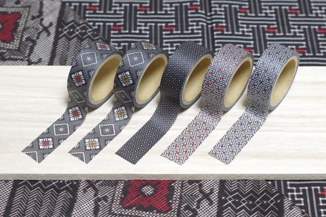 （左から）龍郷柄、西郷柄、秋名バラ柄
