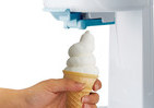 自宅で簡単にソフトクリーム作り　材料は市販のアイスクリームでOK