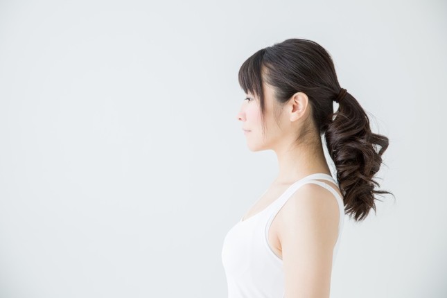 女性の胸に対する自己評価は低い？