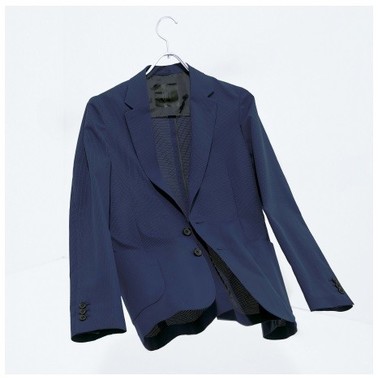 とにかく軽い！通気性抜群の夏スーツ登場