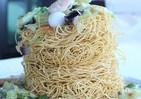 「ガチャめし」の西紀SAがやってくれた　レギュラーメニュー巨大化したメガ盛り料理