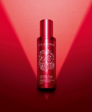 コントアケアを叶えるクラランス20周年記念ボトル登場！
