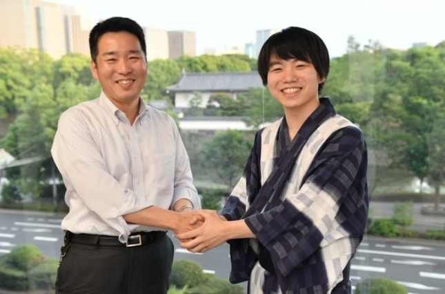 毎日新聞社の今井経営企画室委員（写真左）とPoliPoliの伊藤代表（同右）
