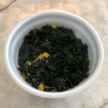 わかめで麺が見えない…（画像は三浦祐太朗さんの公式ツイッターアカウントより）
