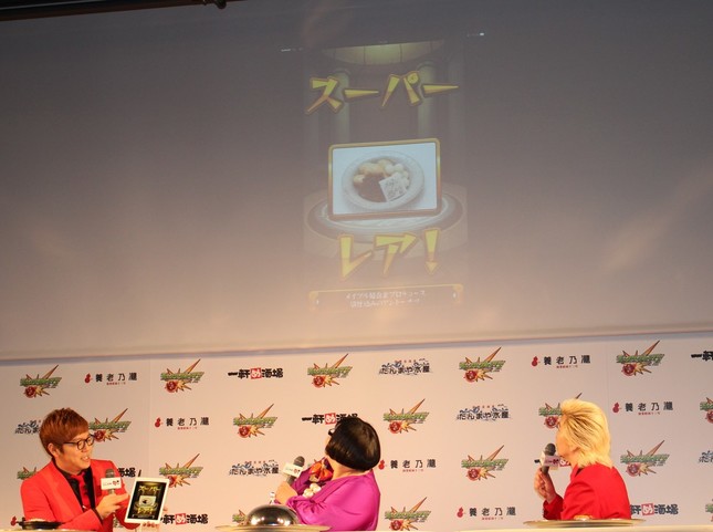 「モンストガチャ」を体験。スーパーレアの安藤なつさんプロデュースの「店仕込みのアンドーナツ」が出た