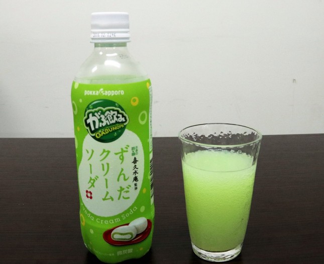 「がぶ飲み ずんだクリームソーダ」（2018年6月25日　記者撮影）