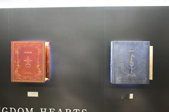 大きな絵本からリーフレットを抜き出すことができる