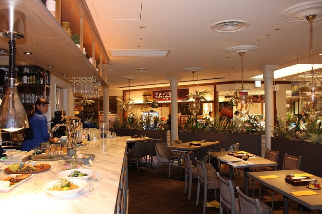 店内の様子（一部加工、2018年6月26日 筆者撮影）