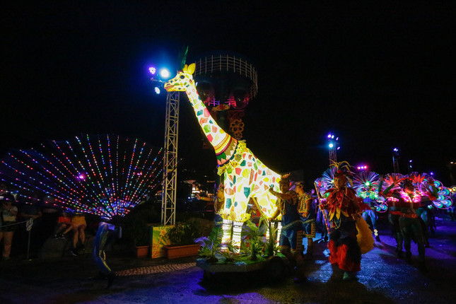 光り輝くキリン