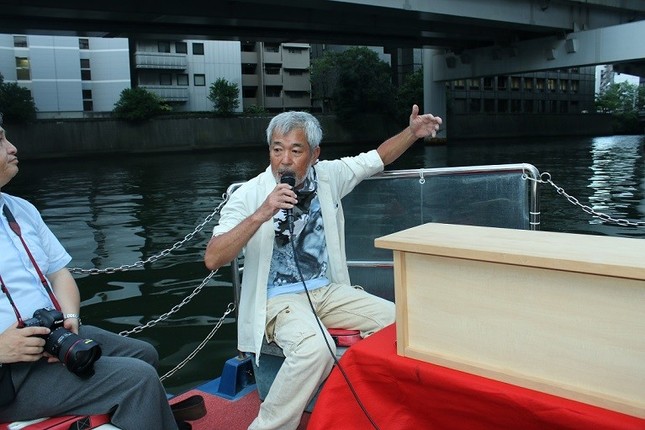 「夜の怪談クルーズツアー」の案内人