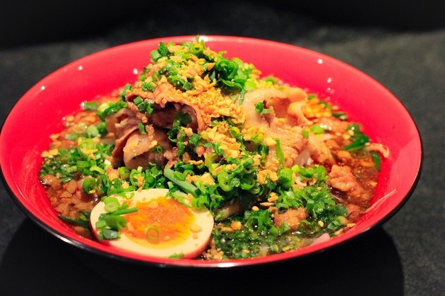 東海オンエアとコラボする「東海八丁台湾ラーメン」