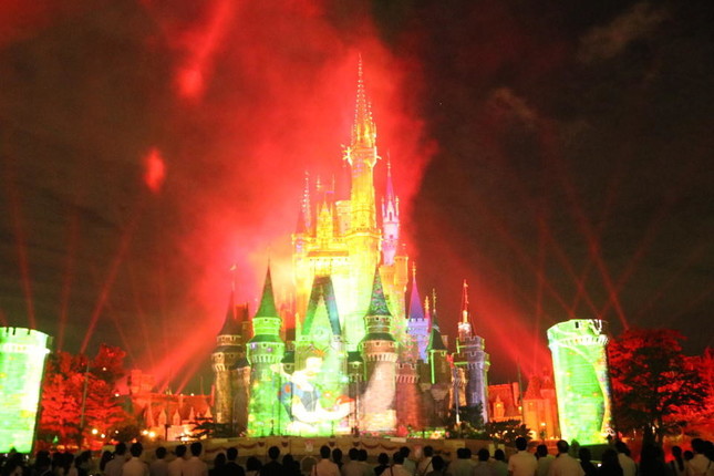 さまざまな表情を見せるシンデレラ城