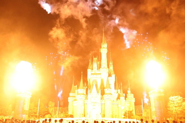 爆発とともに熱風がやってくる！　圧倒的な臨場感