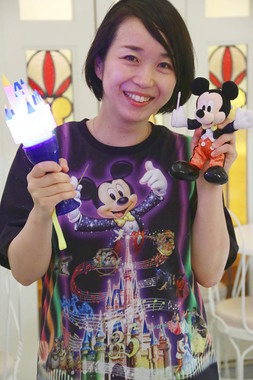 スペシャルグッズのキャンディーケースをミラーボール（別売）に装着！