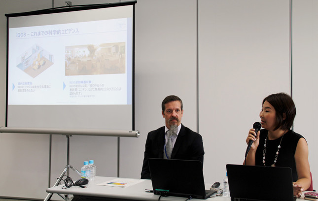 （左から）PMIパトリック・ピカベット氏、PMジャパン飯田朋子氏