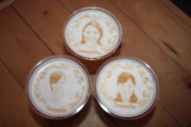 自分の顔がビールに！「ビアアート」（2018年7月19日撮影）