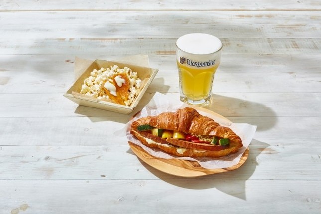 ビアガルデン・クロッサンドセット（価格は1500円、画像はリリースより）