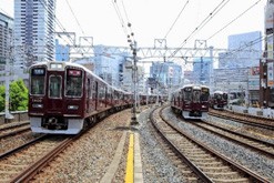 阪急電車コラボケーキを食べながら優雅にトレインビュー！