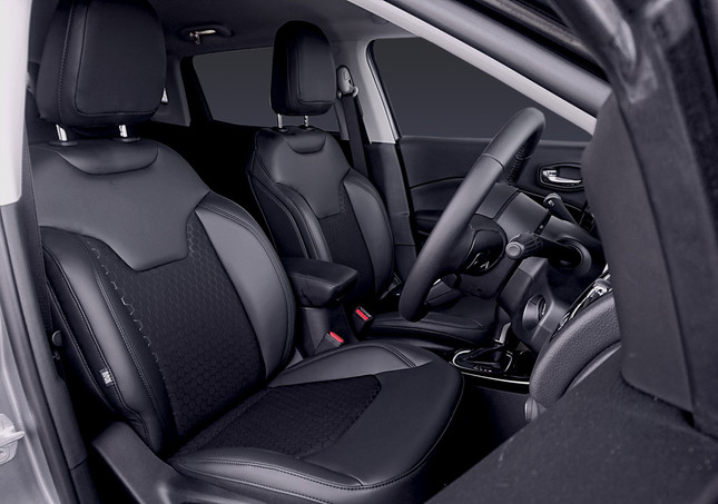 専用ブラックアクセントカラーで個性際立つモデル