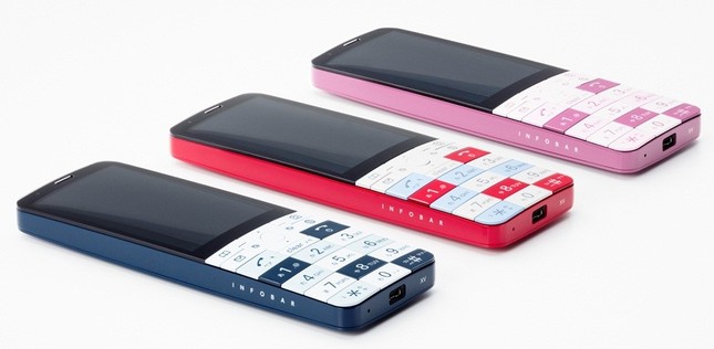 「INFOBAR」が4G LTEケータイとなって還ってきた