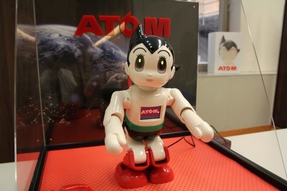 「コミュニケーション・ロボット ATOM」（2018年9月撮影）（ｃ）TEZUKA PRO／KODANSHA