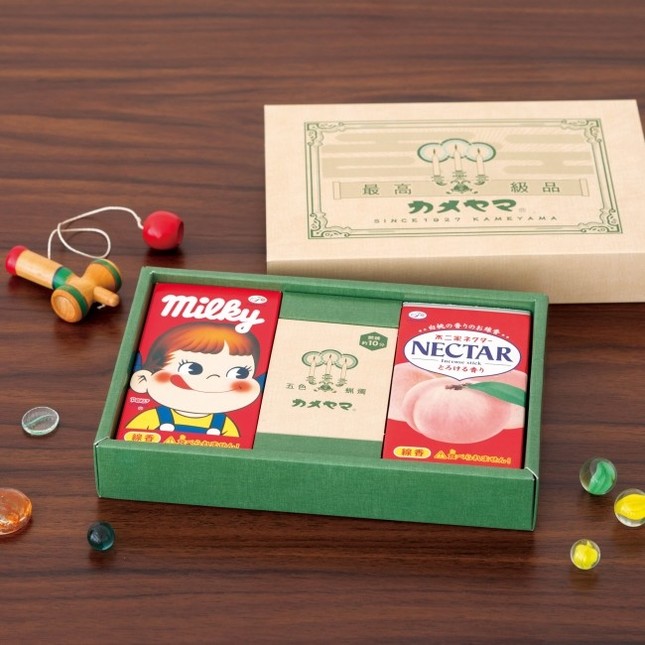 それぞれの香りを再現した線香を懐かしいパッケージに封入