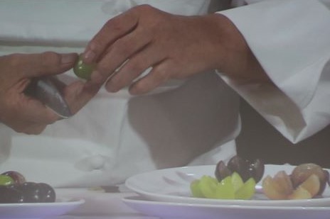 スクリーンに映し出される森山さんの手元（2018年9月撮影）