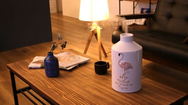 家電らしさのない質感の陶器アロマ加湿器
