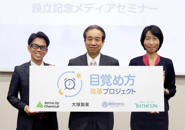 岡島義准教授、内村直尚教授、駒田陽子准教授（左から）