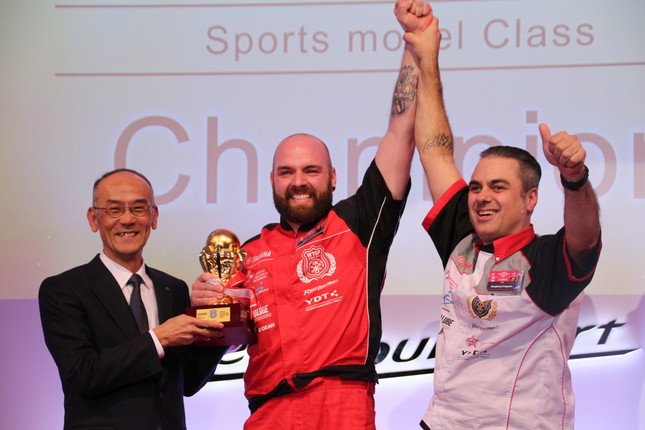 スポーツモデル部門優勝のブレット・ハート選手（カナダ）。整備士歴は13年。