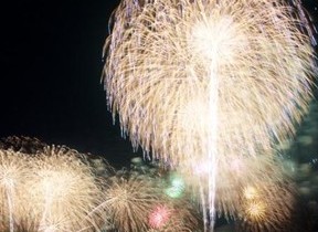 ふじさわ江の島花火大会 で大量ゴミ放置 観光親善大使 つるの剛士もガックリ J Cast トレンド 全文表示