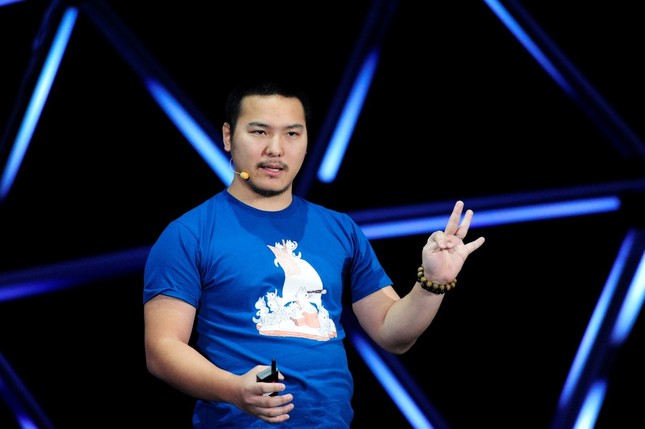 「BLOCKCHAIN FESTIVAL 2018」の様子、中央は「GIFTED AGENT」の河崎純真氏