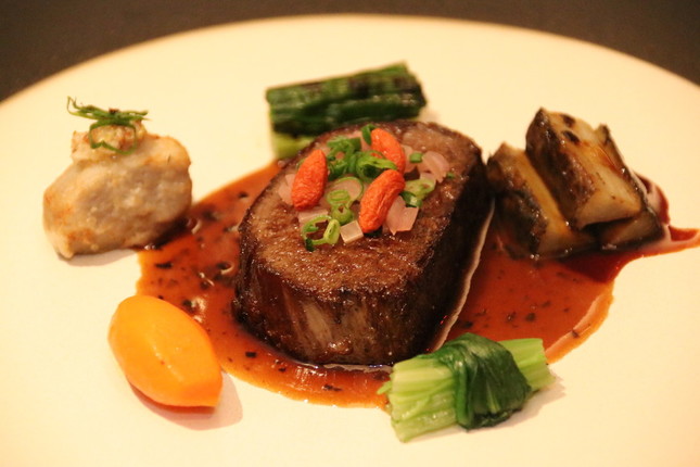 サンプルとして会場内に展示された、コース料理の一部