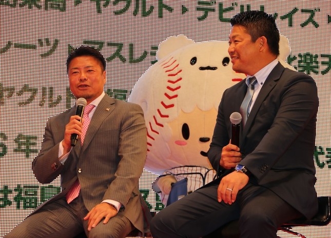 村田修一さん（写真右）と岩村明憲さん（写真左）のトークショー