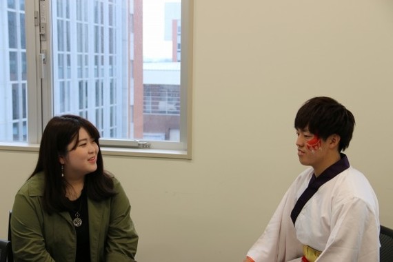 実はよさこいは大学から始めたという亮太さんを見守ってきた美香さん